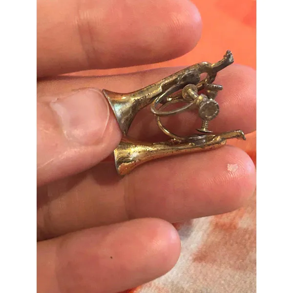 B242 earrings gold tone tarnished fashion repair scrap - Image 6