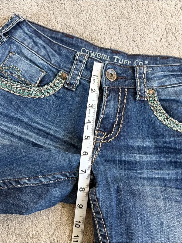 Cowgirl Tuff Co Women’s Studded Barbed Wire Embroidered Jeans Straight Leg 26X30 - Image 10
