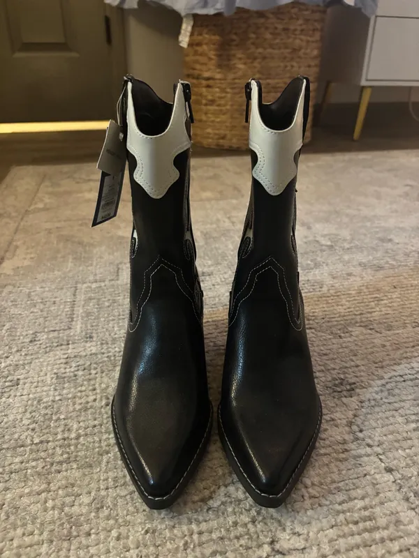 Black And White Short Cowgirl Boots - Image 4
