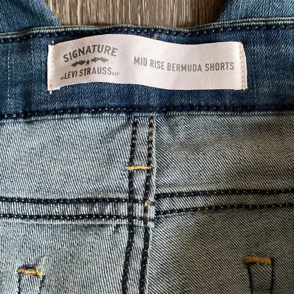 Levi's Medium Wash Bermuda Shorts Size 20 - Image 4