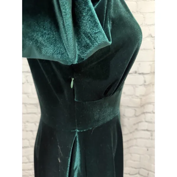 NWT Cupshe dark green velvet long-sleeve wrap-style flare dress V-neckline M - Image 4