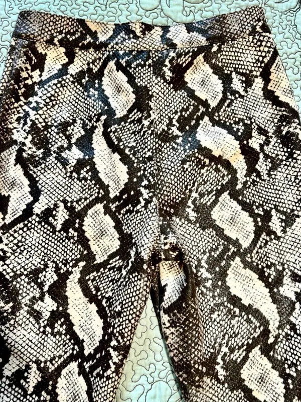 Urban Outfitters Maia Soft Faux Leather High Waist Snakeskin Print Pants Sz 0💛 - Image 7