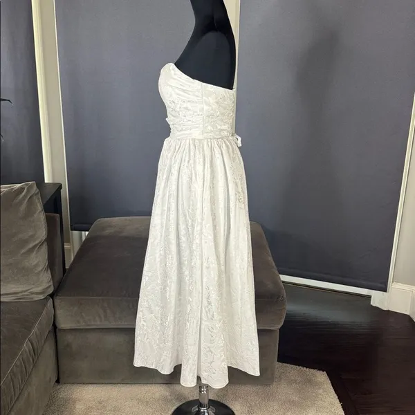 Women’s White Floral Strapless Prom Formal Dress Zip & Corset Back Size 2/4 NWOT - Image 7