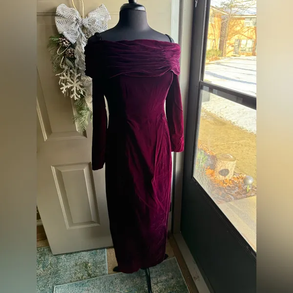 Vintage Rampage purple velvet off the shoulder maxi column dress, size 7/8 - Image 6