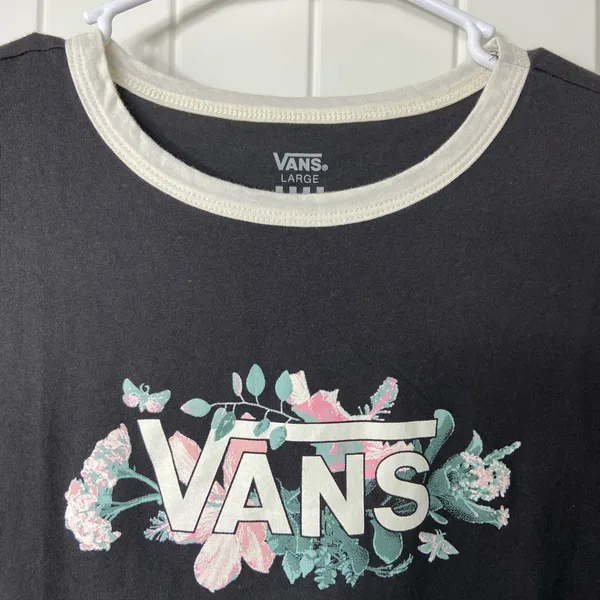 NWOT VANS women’s junior’s black‎ white floral cropped casual tshirt top large - Image 2