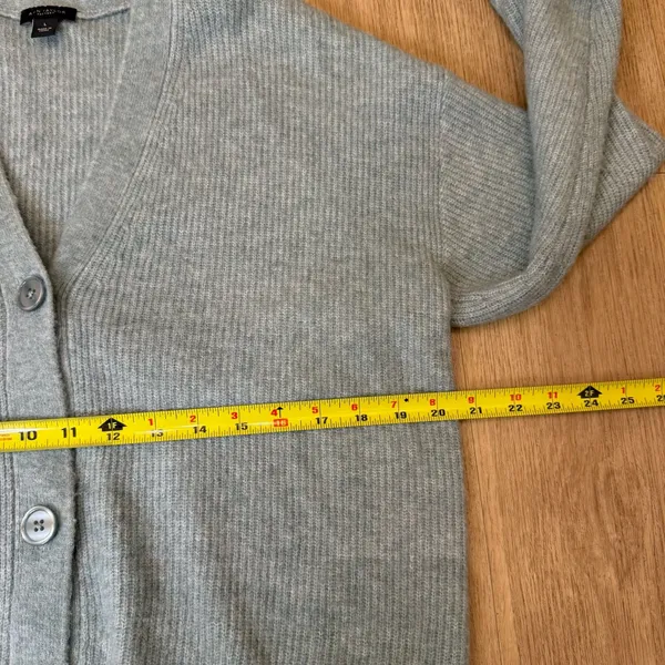 Ann Taylor Factory Gray Ribbed V-Neck Button-Front Cardigan Sweater Size L - Image 6