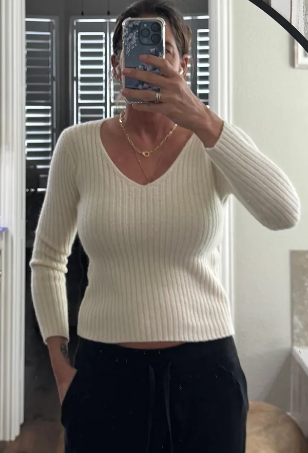 Brandy Melville V Neck Sweater In Cream - Image 5