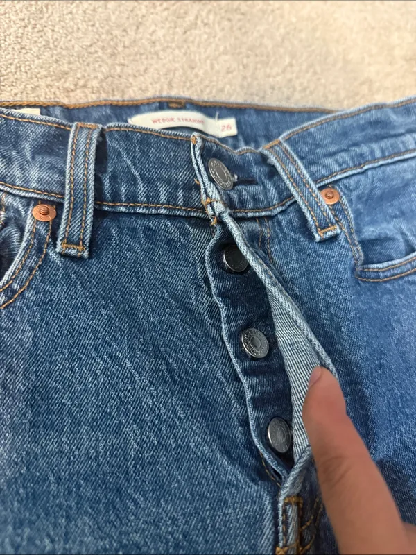 Levi’s Wedgie Straight Medium Wash Button Fly Raw Hem Ankle Jeans Size 26 - Image 5