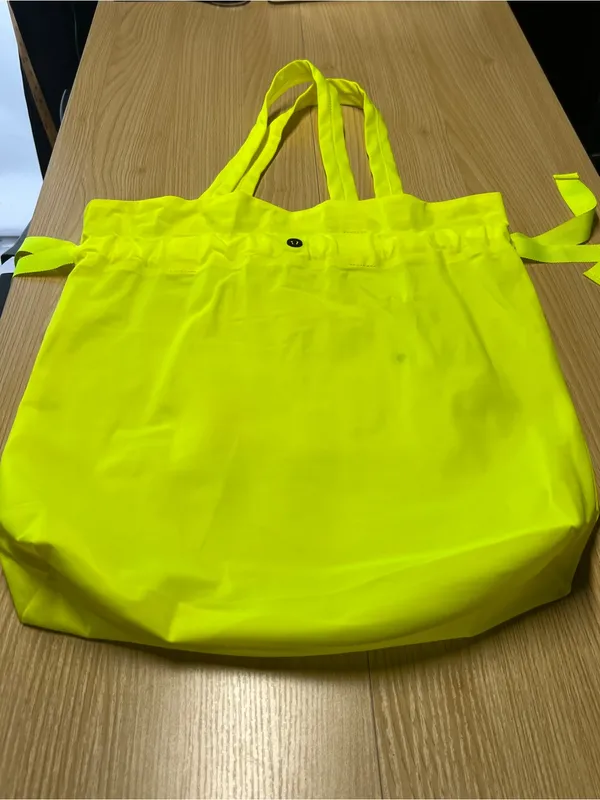 lululemon Easy As Sunday Tote 19L Highlight Yellow Neon NWT - Image 7