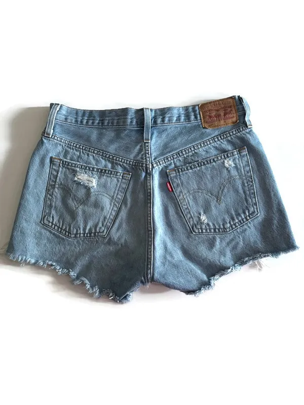Levi’s 501 Shorts Size 28 - Image 2