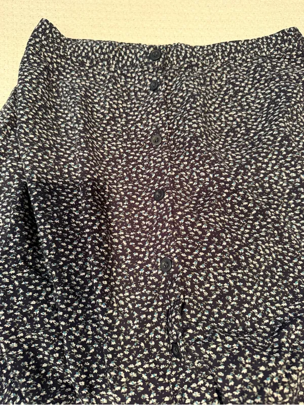 Brandy Melville Navy Maxi Skirt with White Micro Floral Print - Image 4