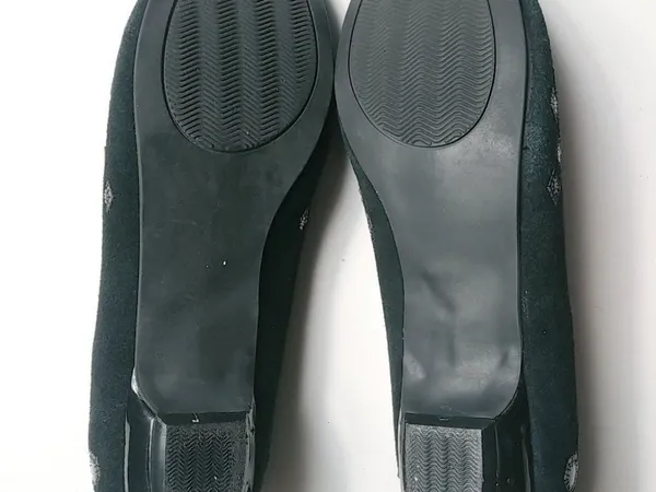 Classique 8.5 Black Suede Low Kitten Heels Slip On Shoes - Image 3