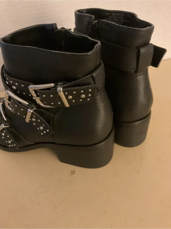 Steve Madden women Black leather Studded Buckle biker moto Ankle Boots US 6 - Image 3