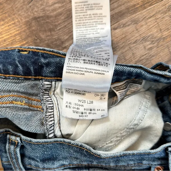 Levi's Wedgie Straight Leg Medium Dark Wash Distressed Raw Cuffed Hem 25 Buttonfly - Image 3