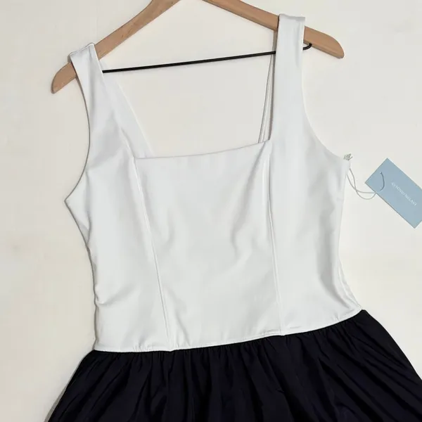 NWT!! ANTONIO MELANI Active Two Tone Bubble Hem Dress Mini Black White Large - Image 3