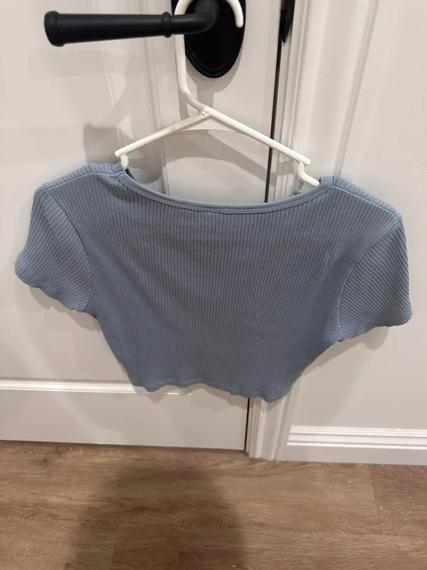 Uniqlo crop top - Image 2
