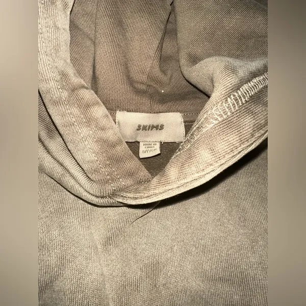 SKIMS Boyfriend Fleece SET in Desert - Size Small - Image 3