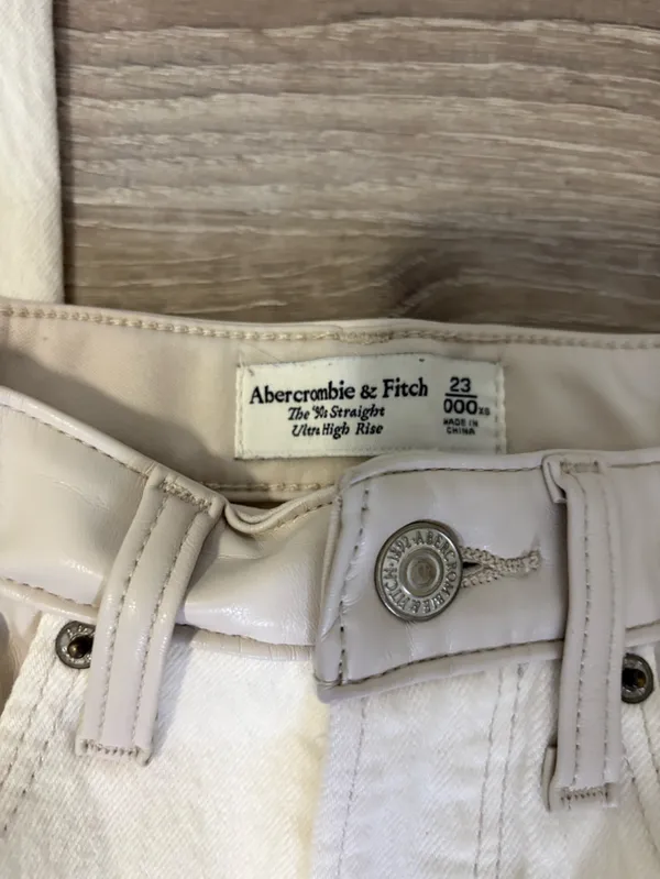 Abercrombie and Fitch White High-Rise Women's Jeans - 90s Straight Leg - Image 3