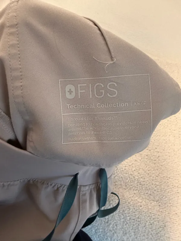 Figs Rafaela scrub top & high waisted Livingston scrub bottoms - Image 4