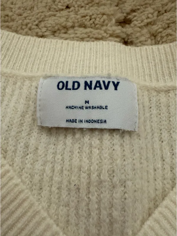 Old navy sweater  - Image 2