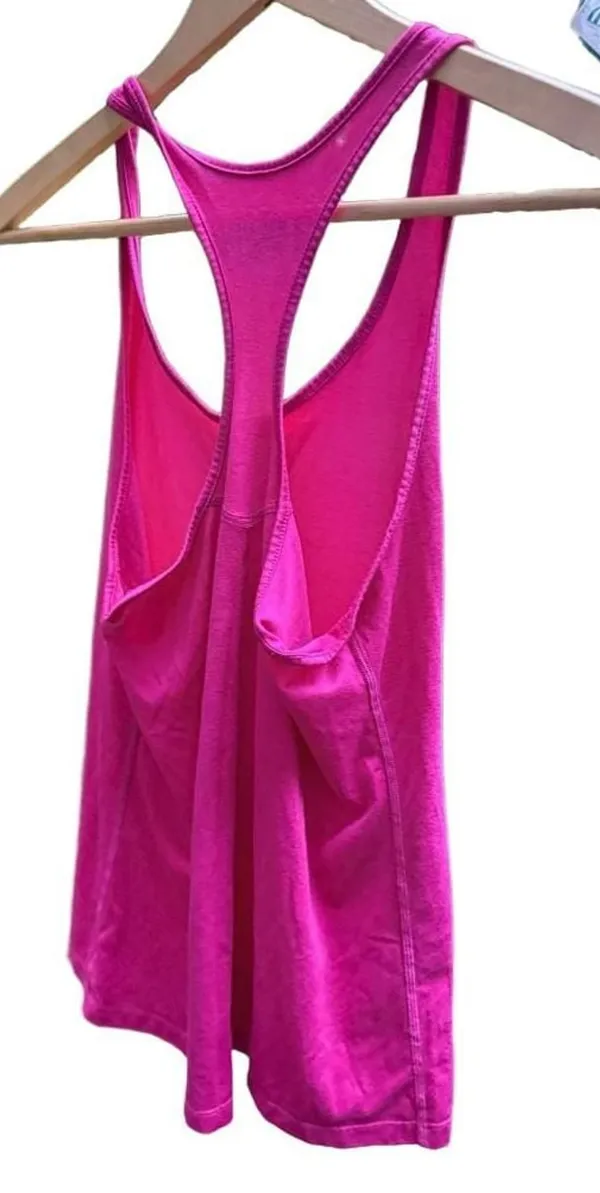 Nike Dri-FIT Hot Pink Racerback Athletic Tank Top size Medium - Image 3