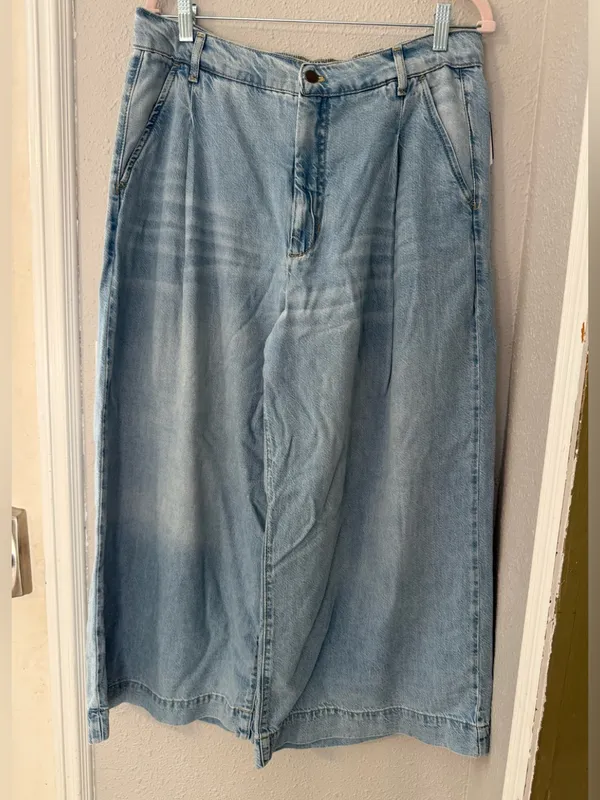 Pilcro High-Rise Crop Wide-Leg Jeans Color: Egg Jelly Fish Wash - Image 3