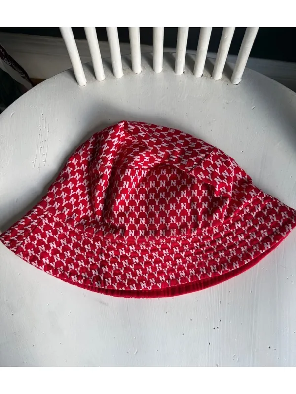 Reversible New York Yankees Red Bucket Hat - Image 2