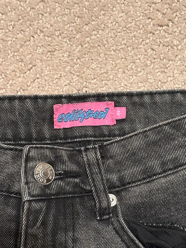 Edikted Low-Rise Straight Leg Jeans - Image 3