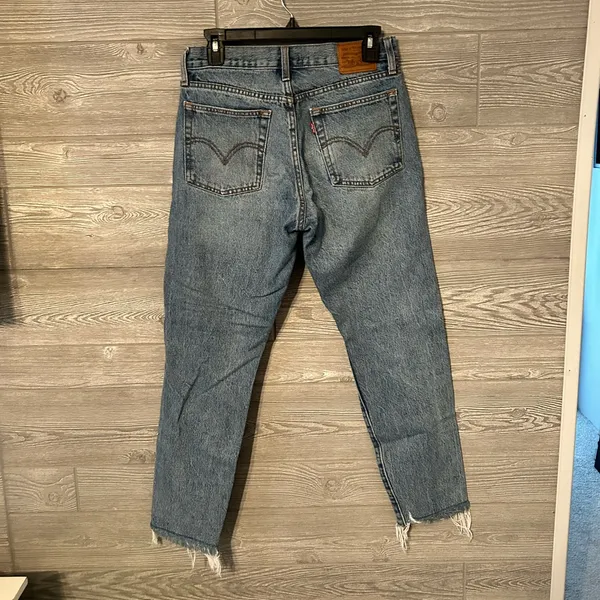 Levi's‎ wedgie size 27 skinny frayed hem button up fly medium wash - Image 7