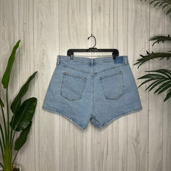 NWT Abercrombie & Fitch Plus Size Curve Love High Rise The 4” Mom Short 34/18 - Image 4