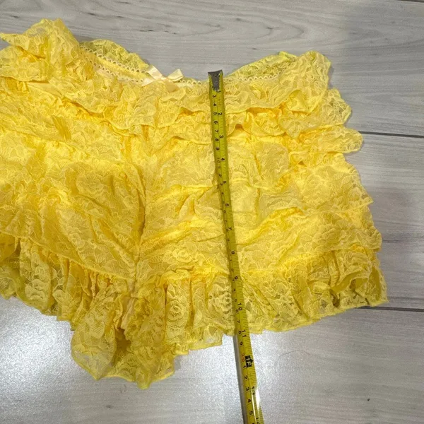 NWOT yellow‎ ruffle lace bloomer shorts size xs - Image 4