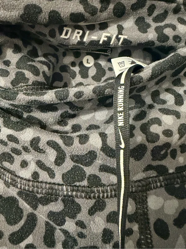 Nike Women’s Black and Gray Leopard Print Leggings - Image 3