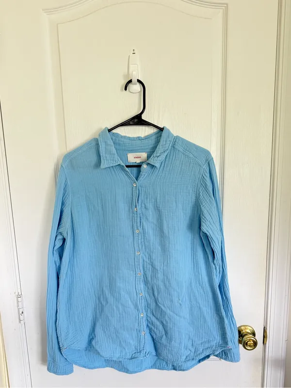 Xirena Scout Cotton Gauze Shirt in Fiji Blue - Image 2