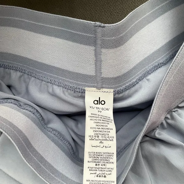Alo Yoga Match Point Short Winter Frost XS - Image 3