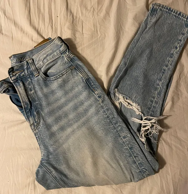 American Eagle Mom Jeans - Image 4