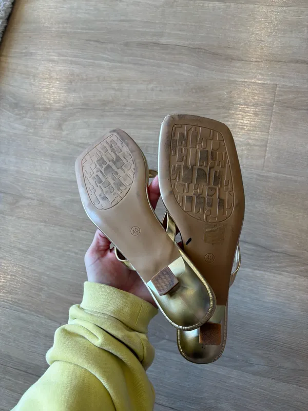 Gold square toe kitten heels Size 8 - Image 4