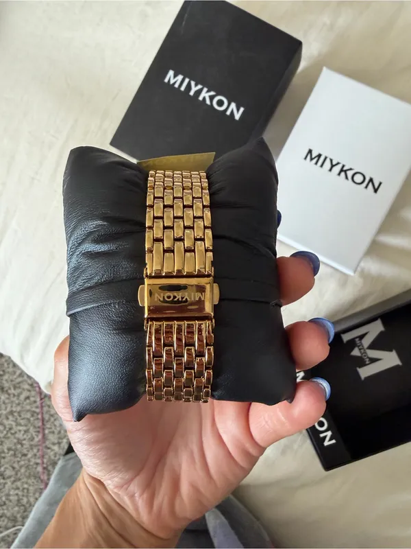 New gold watch - Image 4