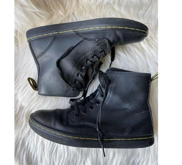 Dr. Martens Stylish Black Lace-Up Ankle Boots size 6 like new! - Image 4