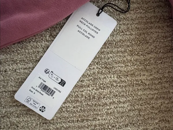 ALO Yoga Accolade Crew Neck in Wild Pink Rose - Image 2
