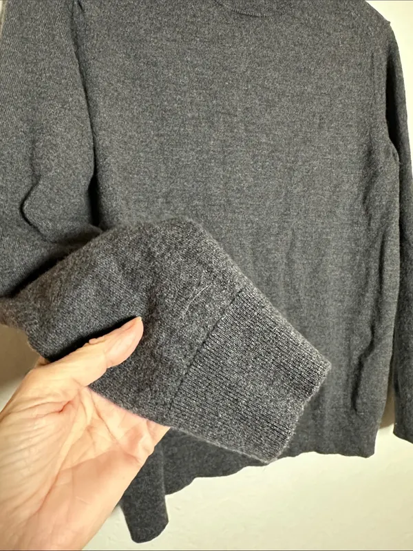 Banana Republic 100% Merino Wool Grey Crew Neck Sweater Baruffa Extra Fine Large - Image 4