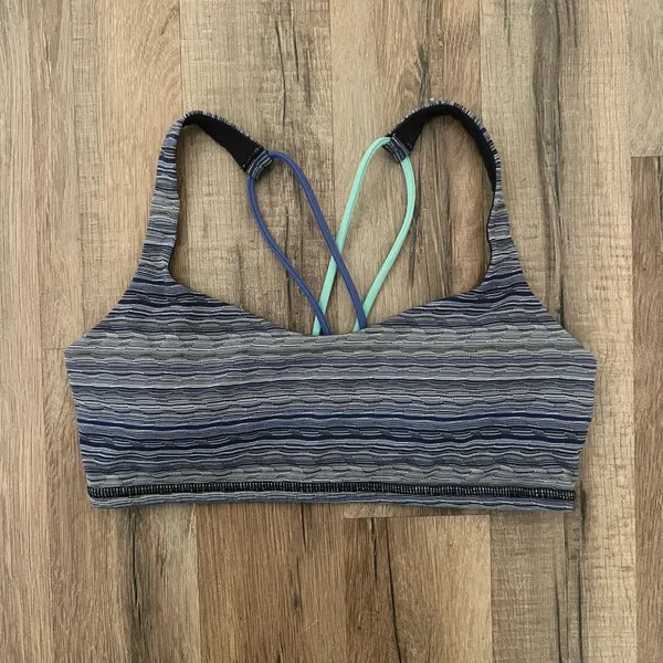 Lululemon Free To Be Bra Size 6 - Image 5