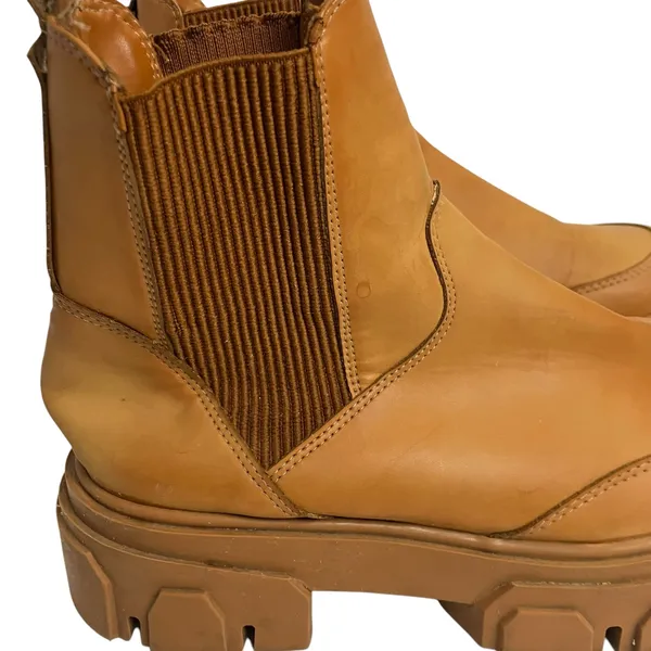 FARM RIO Women's Tan Lug sole Chelsea Boots Size 9 - Image 2