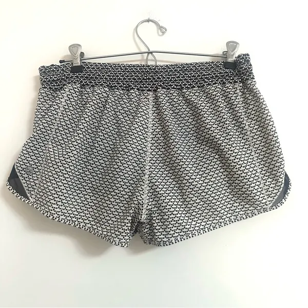 Lululemon Hotty Hot Short II *2.5" Monochromic White / Monochromic Black Size 8 - Image 6
