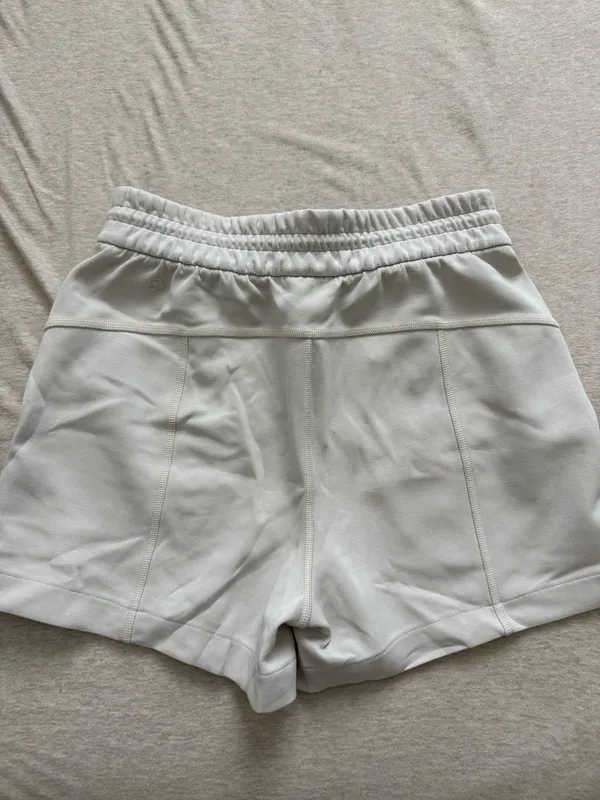 Lululemon Softstreme Shorts 4" - Image 3