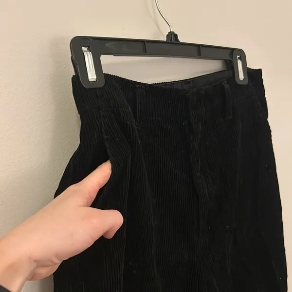 UNIQLO wide leg corduroy black high rise pants size 4! - Image 10