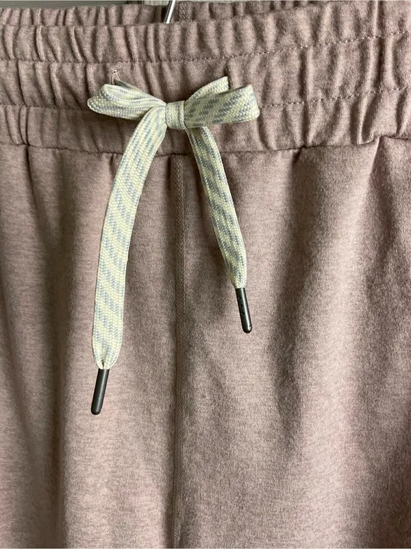 Vuori Relaxed Drawstring Jogger Pants in Dusty Pink - Image 4