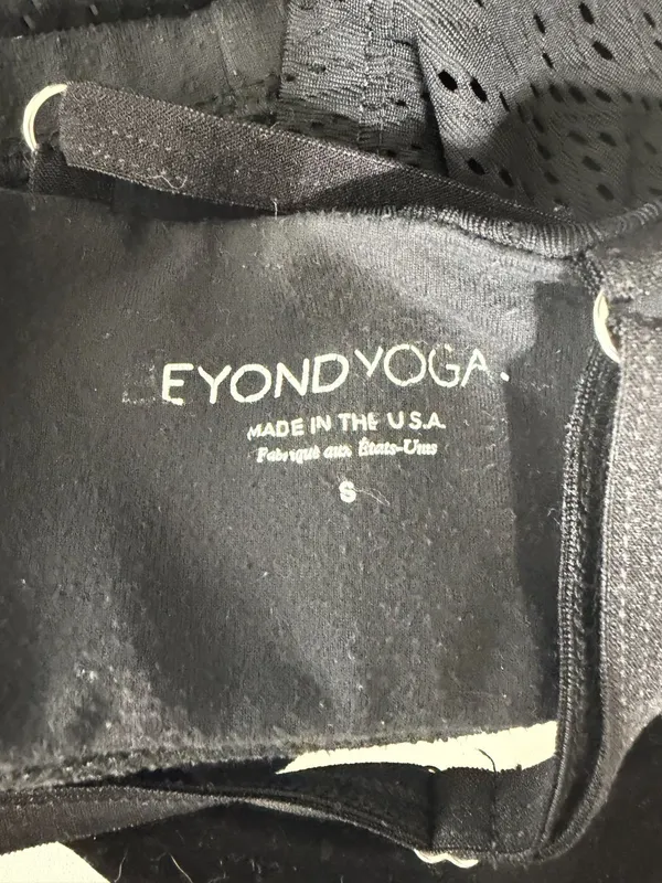 Beyond Yoga Black Mesh in Line Chevron Cami Crop Top Size S - Image 2