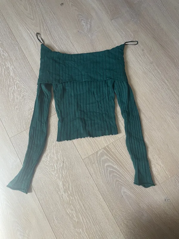 Green off the shoulder long sleeve - Image 3
