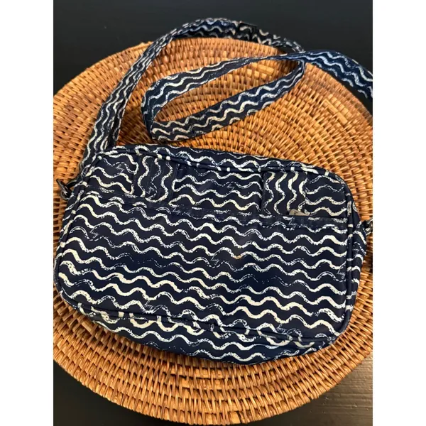 Lug Carousel Convertible Crossbody Belt‎ Bag Navy Wavy Quilted Travel Purse - Image 6