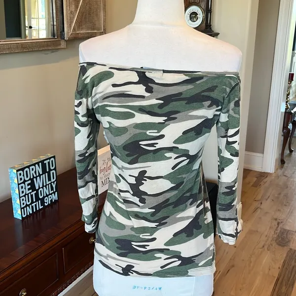 Wet Seal Camo Off Shoulder Shirt - Image 5